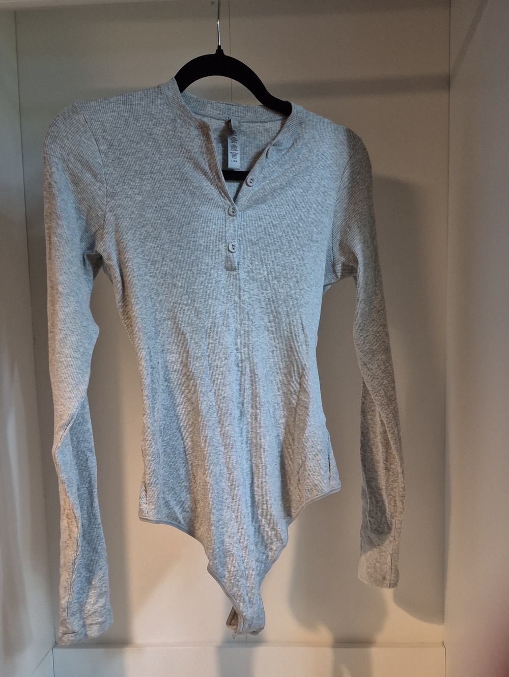 Skims Womens Gray Long-Sleeve Ribbed Henley Bodysuit